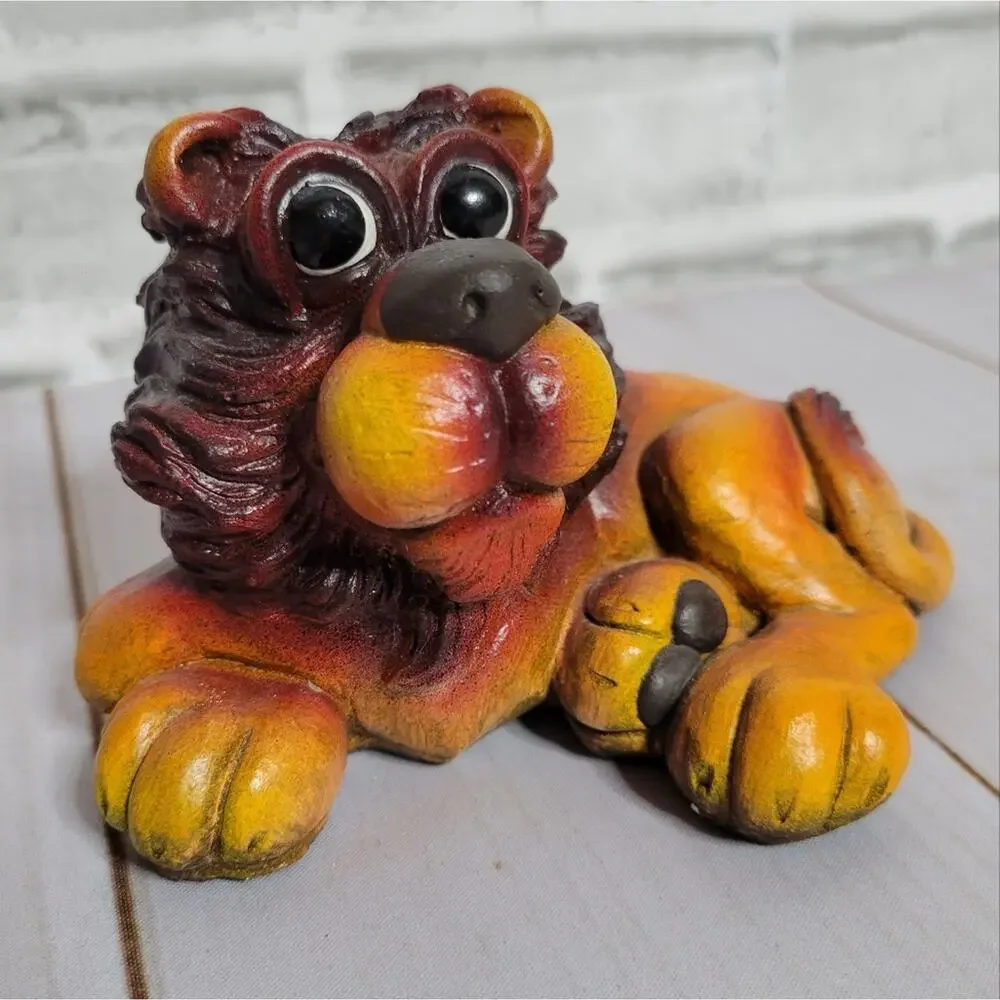 Vintage Kitschy Cartoon Big Eyed Lion Tchotchke Statue Decor